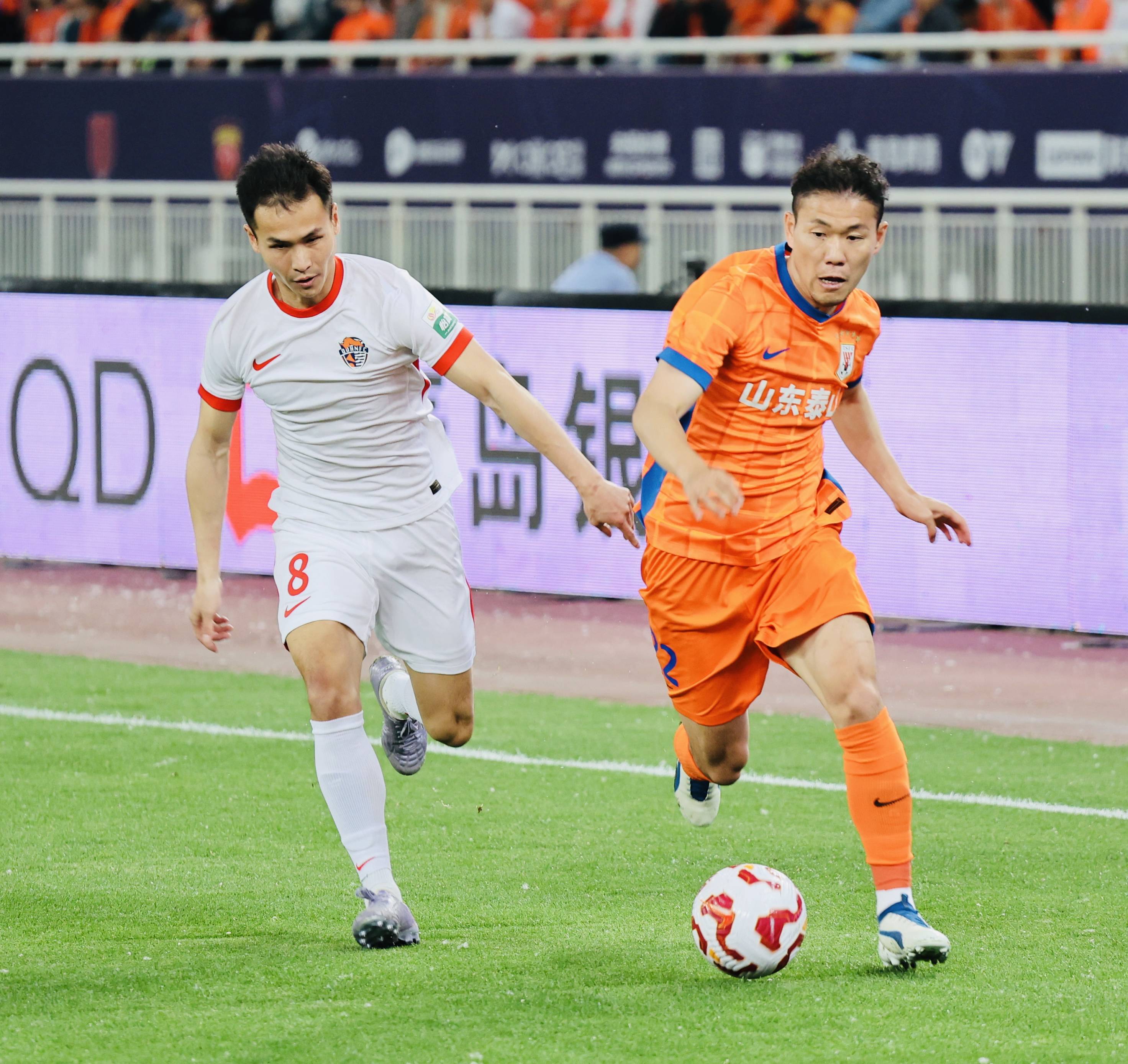 友博娱乐 -关于山东泰山训练开放日，转会期强势反弹引欢呼，中超在即，心理建设被强调的信息